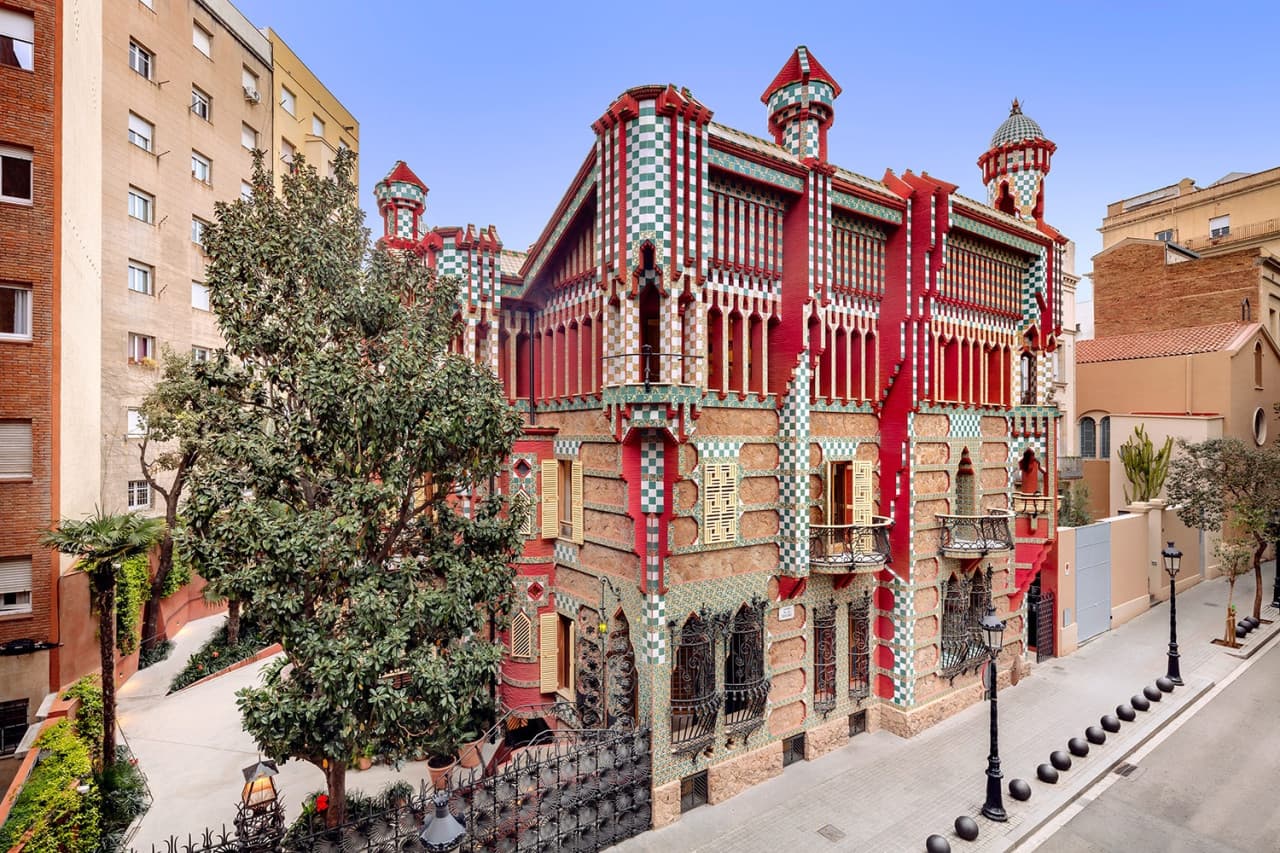 Gaudi Houses: Casa Vicens, Casa Batllo, Casa Mila Guided Tour - main image