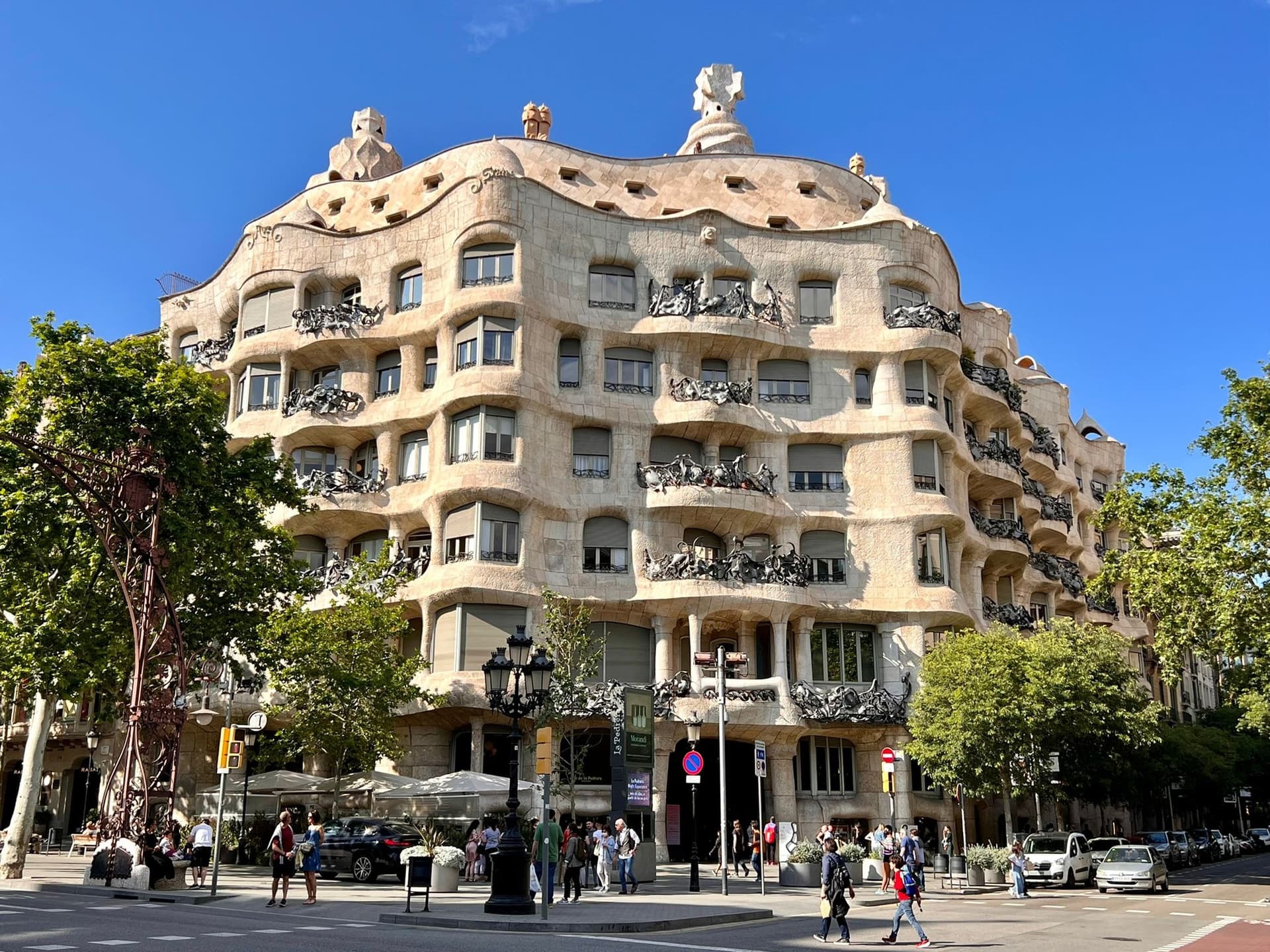 Gaudi Houses: Casa Vicens, Casa Batllo, Casa Mila Guided Tour - image 8